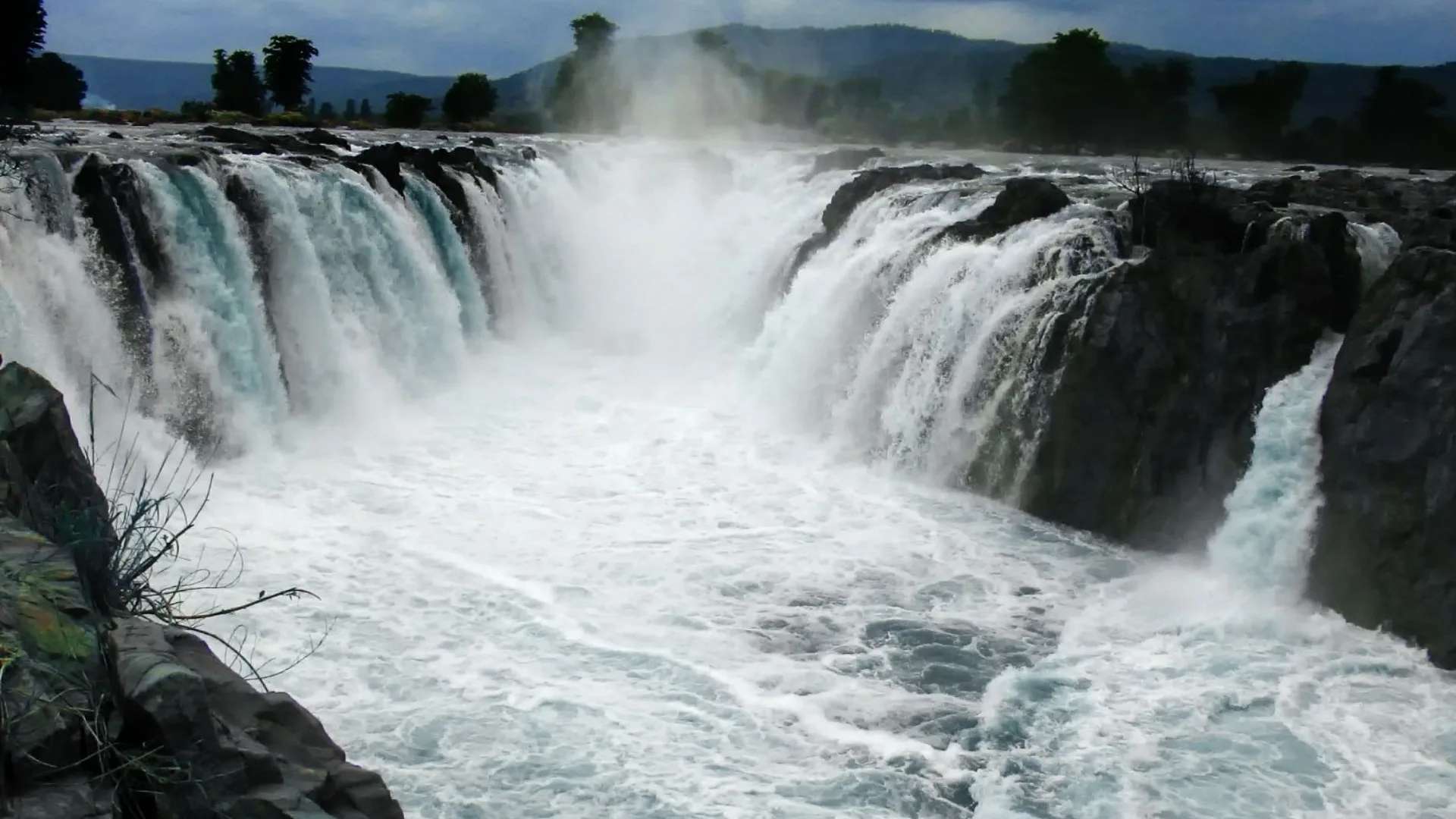 Hogenakkal Falls 